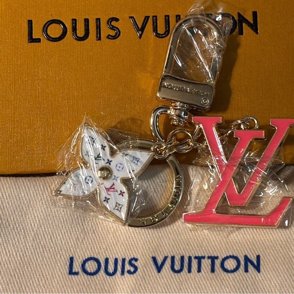 LUXURY KEY RING BAG CHARM PRETTY PINK WHITE SPECKLED FLOWERS GWP BOX & DUSTBAG - Picture 7 of 7